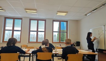 For a first-year high school student preparing for A-levels and aiming to get into Cambridge or Oxford, what preparations should they make?(2)